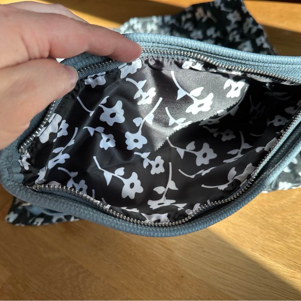 Jenna Kator Crossbody Bag - Picture 5 of 5